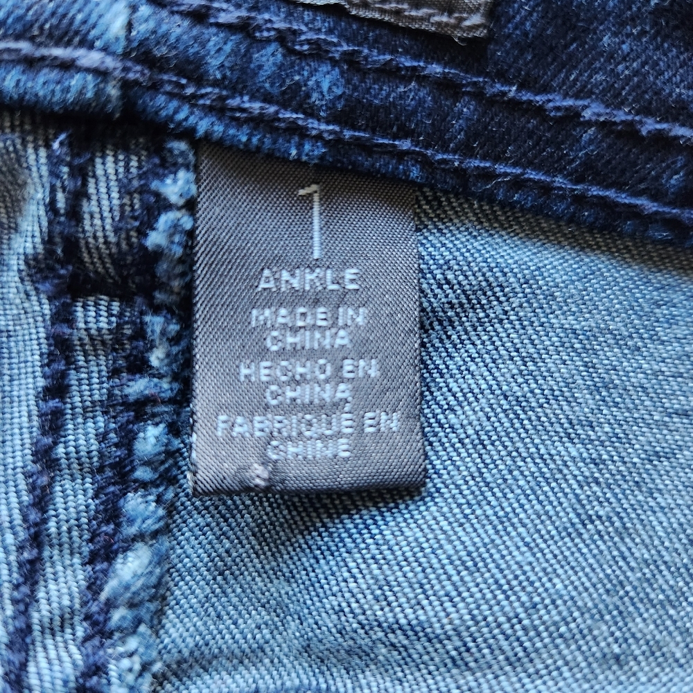 Chico's Dark Wash So Slimming Rhinestone Denim Jeans Size 1 - Picture 7 of 10